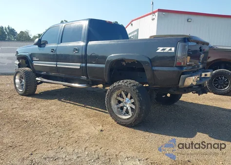 2004 Chevrolet Silverado 2500Hd Ls z USA, uszkodzony, nr VIN 1GCHK23204F245731
